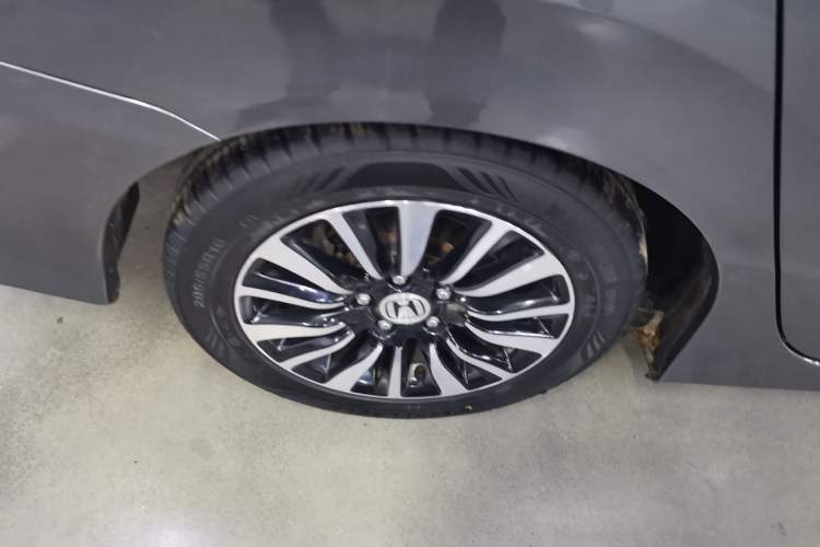 Used Honda Crider 2015 1.8L automatic luxury edition