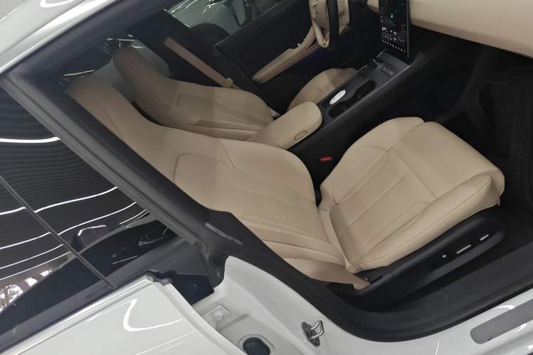 Used Nio ET5 2022 75 kWh Right Front Seat