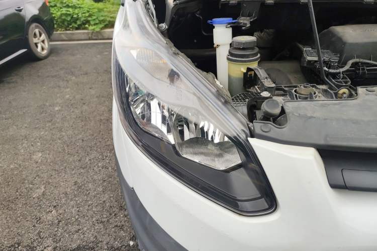 Used Ford Transit 2019 2.0T Diesel Multi-Purpose Commercial Vehicle Mid-Drive Mid-Roof 6-Seater China VI Standard Right Front Headlight