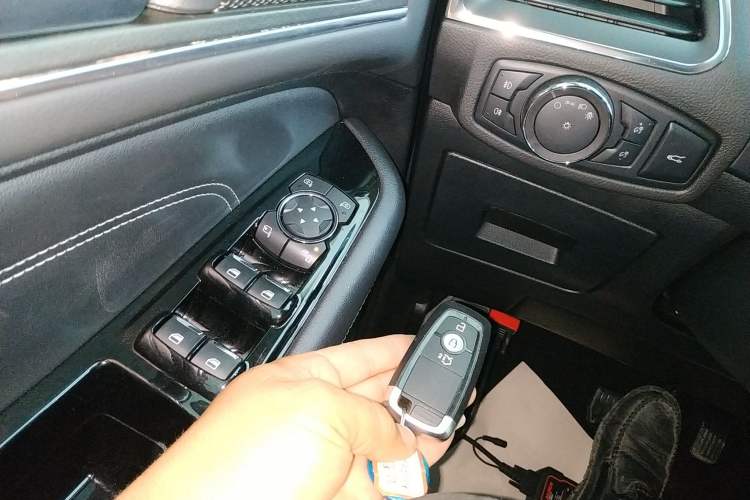 Used Ford Edge 2018 EcoBoost 245 Two-Wheel-Drive Titanium 7-Seater China VI Standard
