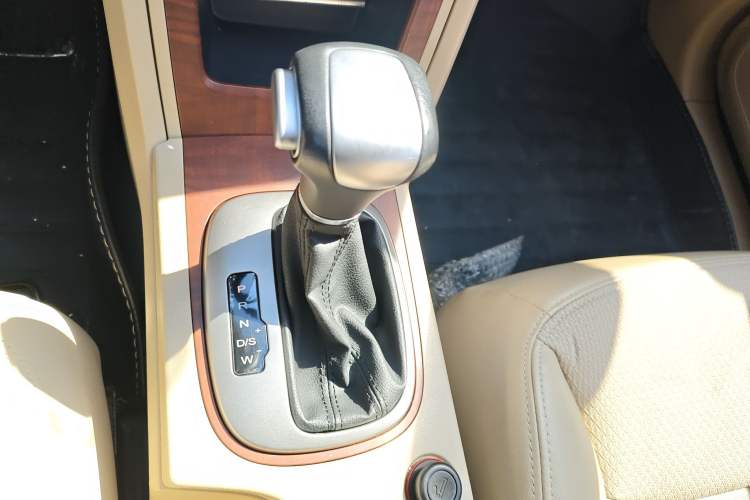 Used Roewe 350 2014 1.5L Automatic Xunyue Version Gear Lever