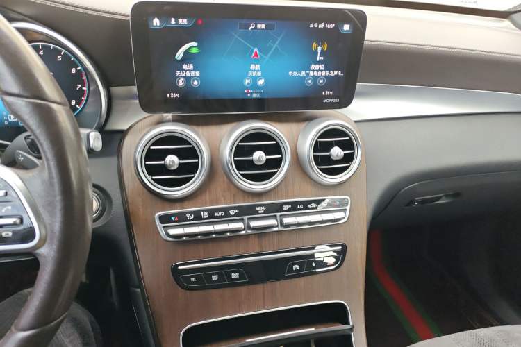 Used Mercedes-Benz GLC 2020 Facelifted GLC 300 L 4MATIC Luxury Edition Audio And AC Panel
