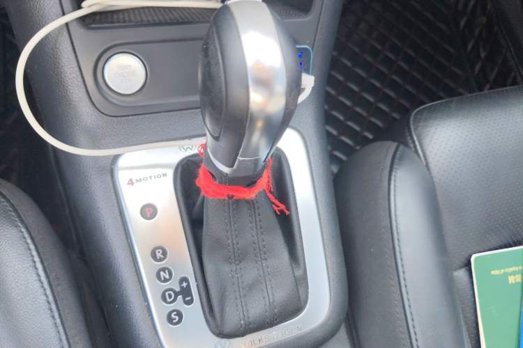 Used Volkswagen Tiguan 2015 1.8TSI Automatic All-Wheel-Drive Luxury Model Gear Lever