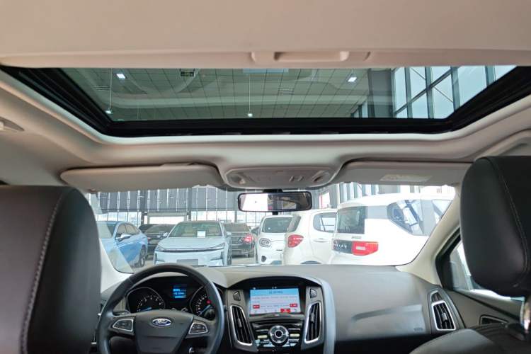 Used Ford Focus 2017 Hatchback 1.6L Automatic Fashion Edition Smart Drive Version
