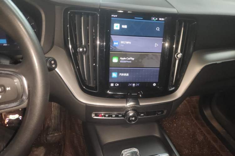 Used Volvo XC60 2023 B5 4x4 Smart Luxury Edition
