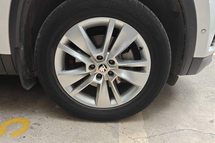 Used Skoda Kodiaq 2019 Facelifted TSI330 5-Seater Two-Wheel-Drive Luxury Enjoyment Edition China VI Standard Exterior 1