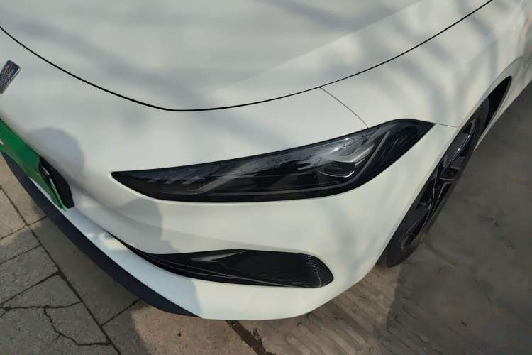 Used Roewe D7 2023 DMH 125km Excellence Edition
