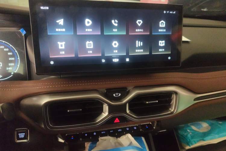 Used Geely Auto Haoyue 2022 1.8TD DCT Luxury 7-Seater Audio And AC Panel