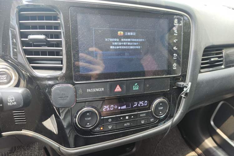 Used Mitsubishi Outlander 2018 2.4L 4x4 Elite Edition 5 Seats Audio And AC Panel