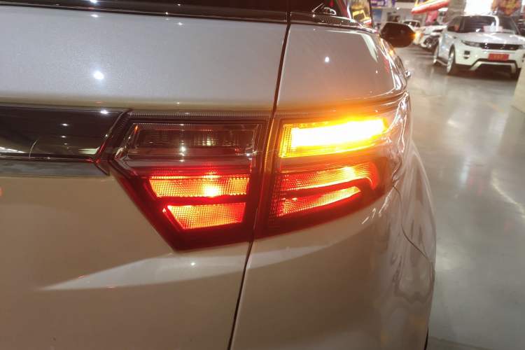 Used JMC Yusheng S330 2016 1.5L GTDi Automatic Two-Wheel Drive Prestige Edition