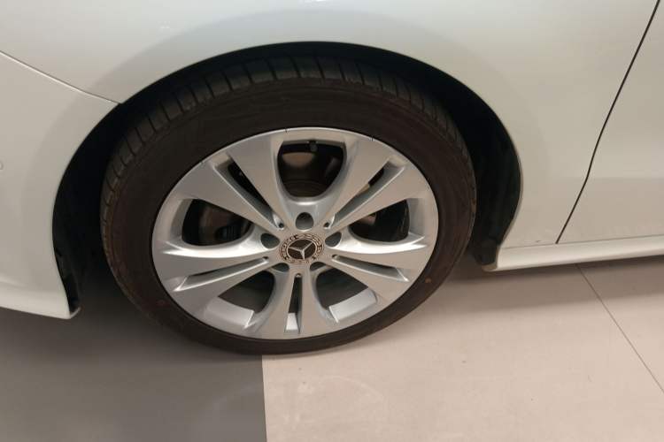 Used Mercedes-Benz B-Class 2018 B 200 Sport Edition Left Front Wheel Hub