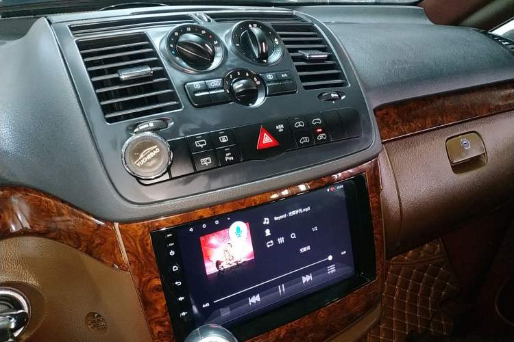 Used Mercedes-Benz Viano 2013 3.0L Comfort Edition Audio And AC Panel