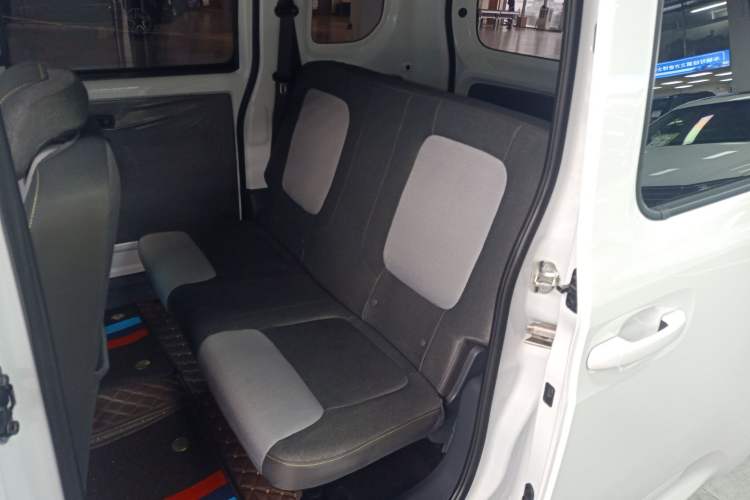 Used Wuling Zhiguang New Energy 2025 Model 305km Ambitious Edition