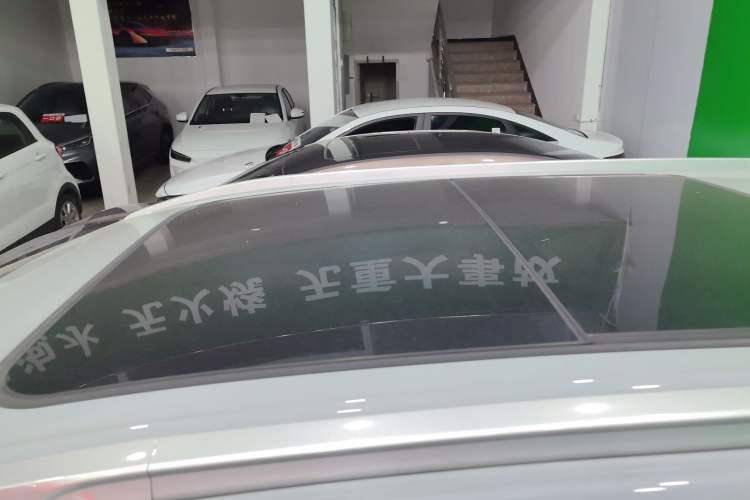 Used AION Y 2023 Plus 510 Smart Edition Roof