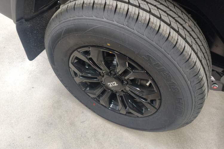 Used 212 T01 2024 2.0T Explorer Exterior 5