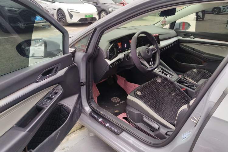 Used Volkswagen Golf 2023 280TSI DSG Pro Driver Seat