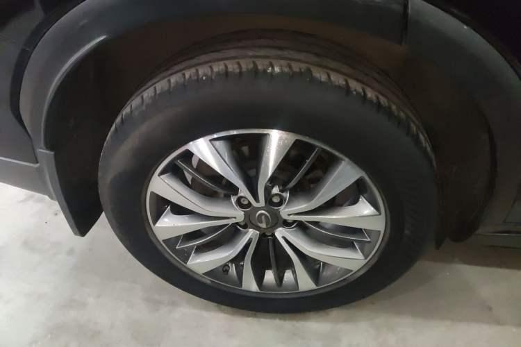 Used GAC Trumpchi GS8 2017 320T Two-Wheel Drive Luxury Smart Connectivity Version (7 Seats) Exterior 5