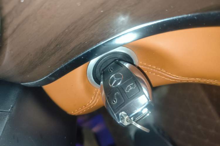 Used Mercedes-Benz V-Class 2020 V 260 Avantgarde Edition Vehicle Key