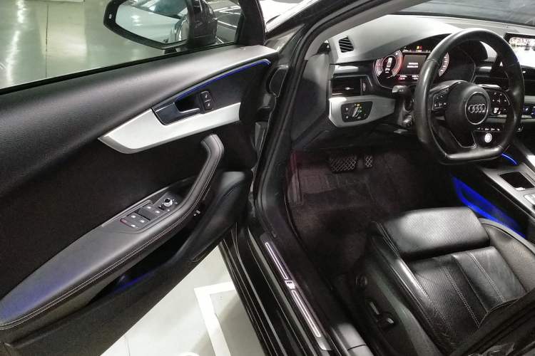 Used Audi A4L 2022 40 TFSI Luxury Dynamic Model