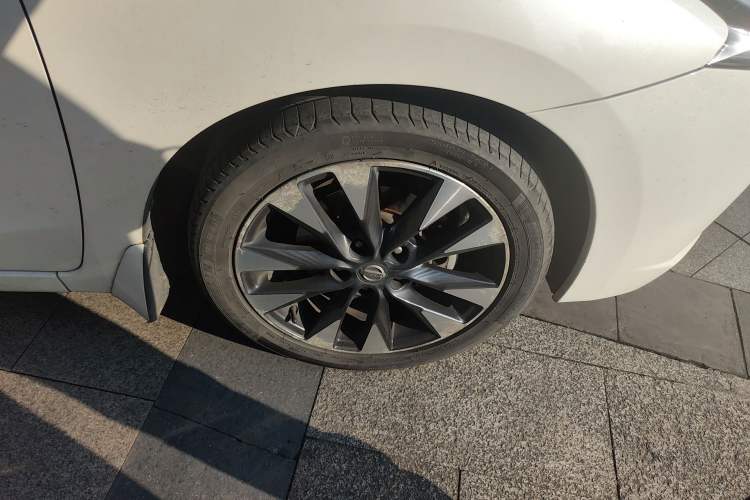 Used Nissan Lannia 2016 1.6L CVT Smart Cool Edition Right Front Wheel Hub