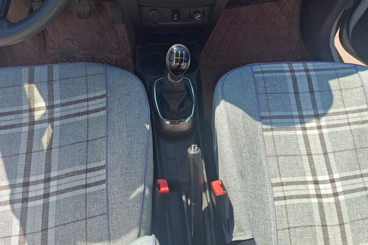 Used Haval H1 2016 Red Label 1.5L Manual Comfort Edition Gear Lever