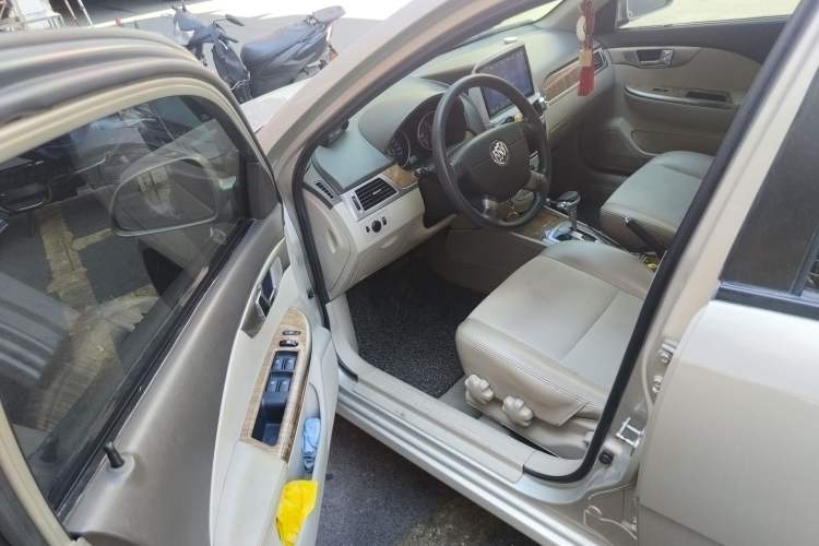 Used Buick Excelle 2015 1.5L Automatic Classic Model
