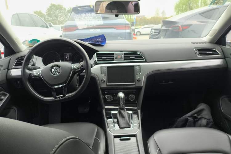 Used Volkswagen Lamando 2018 280TSI DSG Comfort Edition Center Console