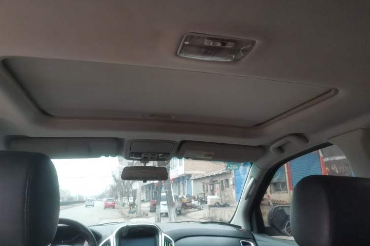 Used JMC Yusheng S350 2014 2.4T Automatic 2WD Diesel Luxury Version with Sunroof 7 Seats Headliner