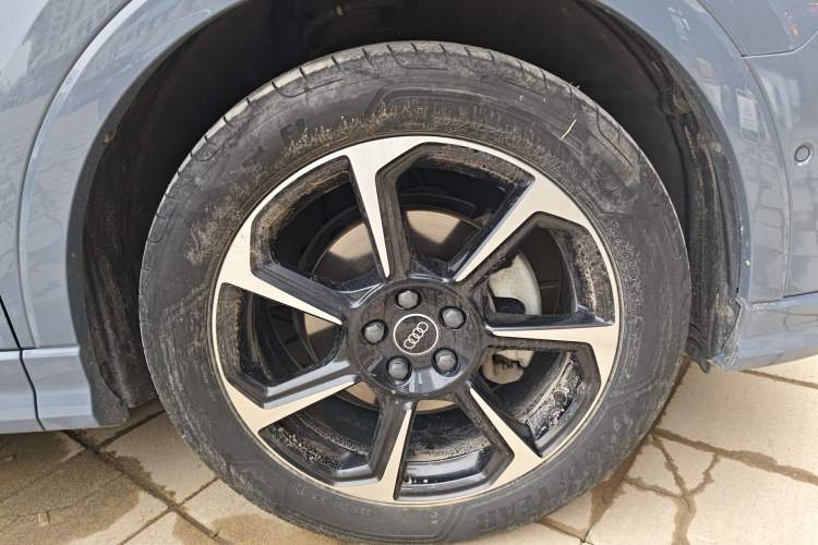 Used Audi Q3 2022 40 TFSI RS Package Performance Model Right Front Wheel Hub