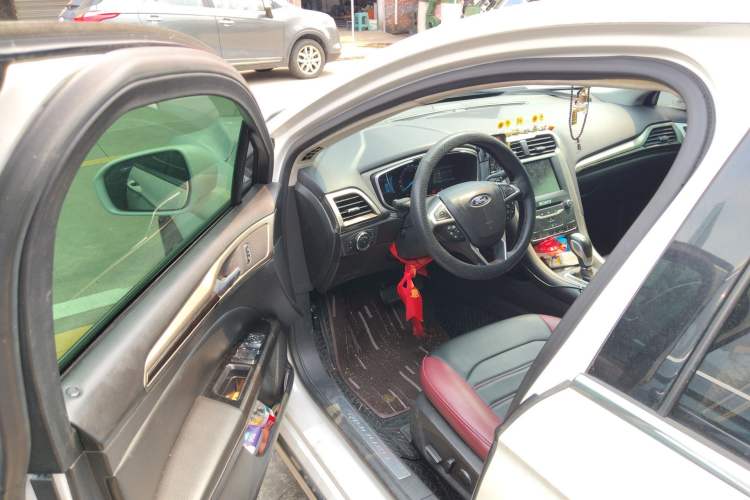 Used Ford Mondeo 2013 2.0L GTDi 200 Luxury Model Driver Seat