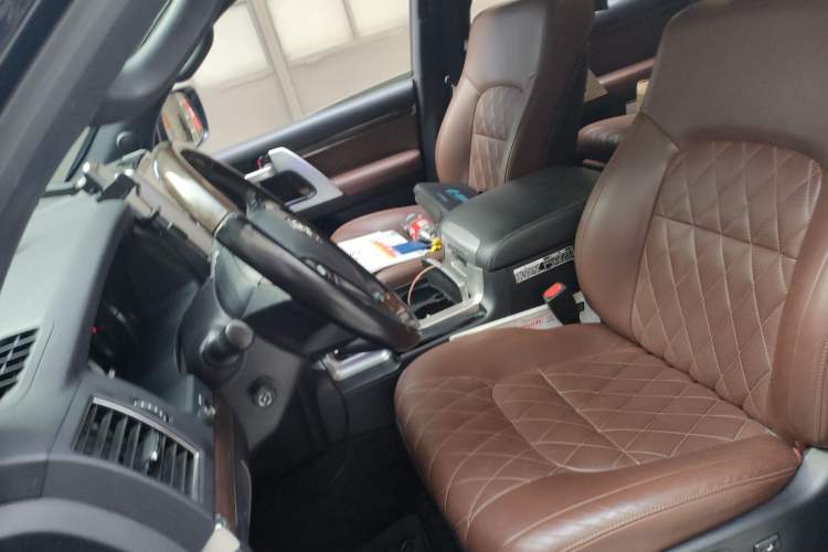 Used Toyota Land Cruiser 2018 5.7L VX-S 7-Seater Middle East Version Left Front Seat