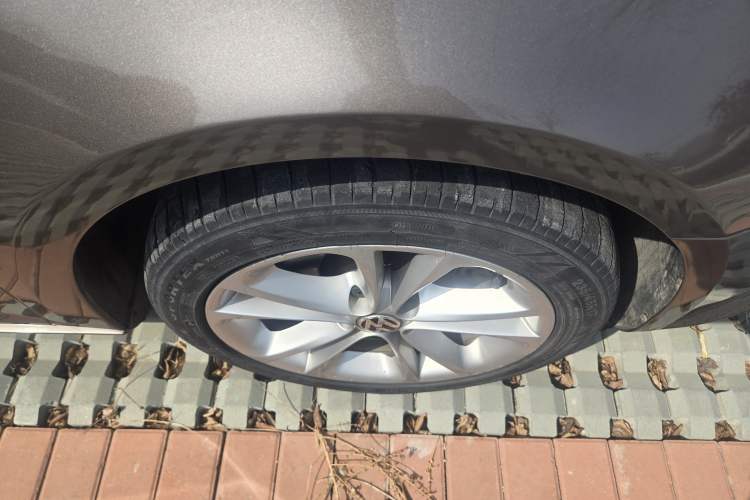 Used Volkswagen FAW-Volkswagen CC 2012 2.0 TSI Luxury Model Right Front Wheel Hub