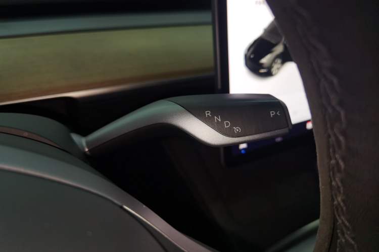 Used Tesla Model Y 2021 Long-Range All-Wheel-Drive Version
