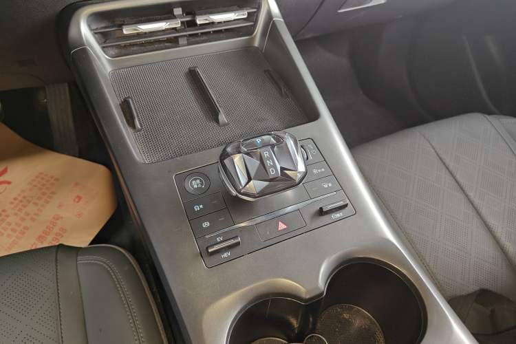 Used BYD Qin PLUS 2025 DM-i Smart Drive 55KM Leading Model Gear Lever