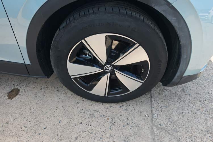 Used Volkswagen ID.4 X 2024 Pure & Smart Edition Right Front Wheel Hub