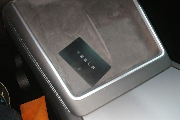 Used Tesla Model Y 2025 Long-Range All-Wheel-Drive Version