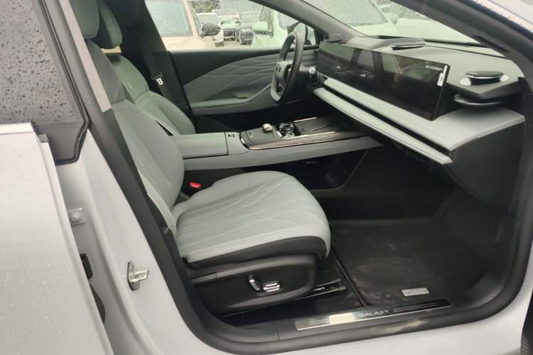 Used Geely Galaxy E8 2025 700 km Long-Range Intelligent Driving Version