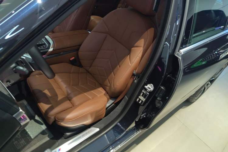 Used BMW 7 Series 2023 740Li Luxury Edition M Sport Package Left Front Seat