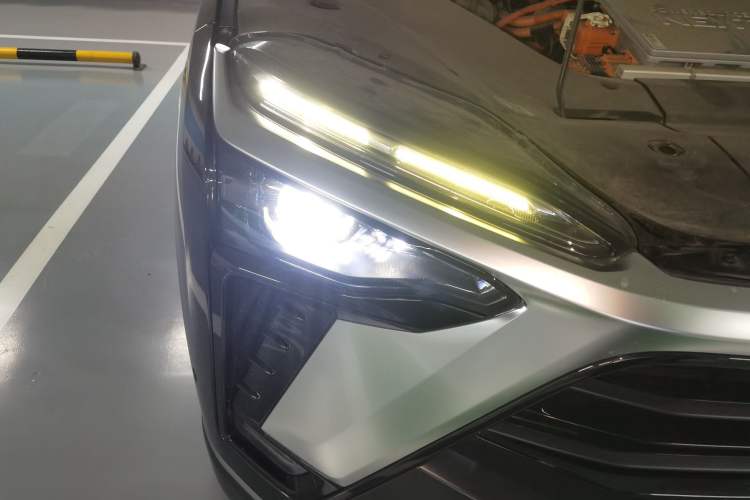 Used Nio ES8 2020 580 km Signature Edition 7-Seater Version Right Front Headlight