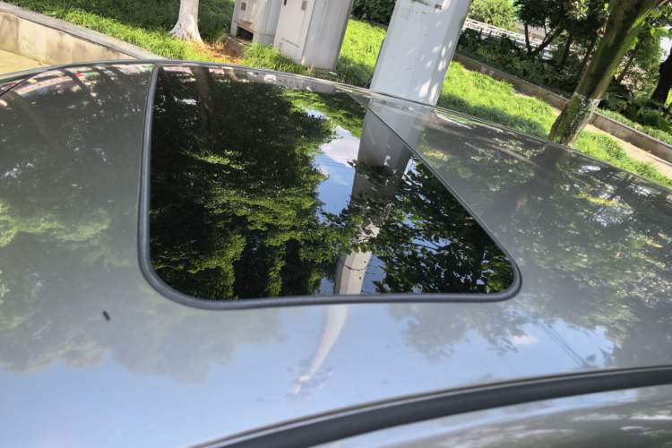 Used Nissan Tiida 2011 1.6L CVT Smart Version Roof