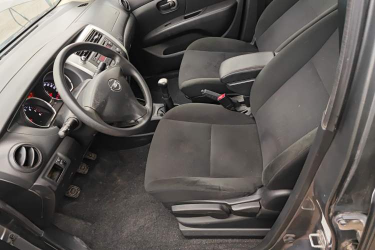 Used Nissan Livina 2015 1.6XE Manual Comfort Edition Left Front Seat