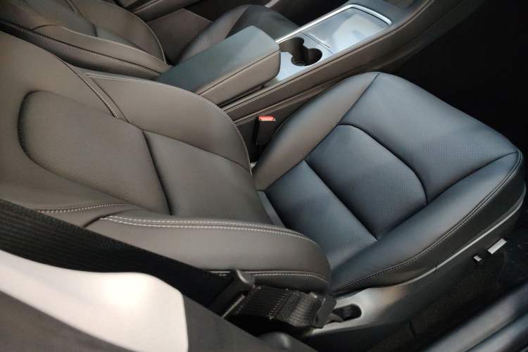 Used Tesla Model Y 2024 Rear-Wheel-Drive Version Right Front Seat