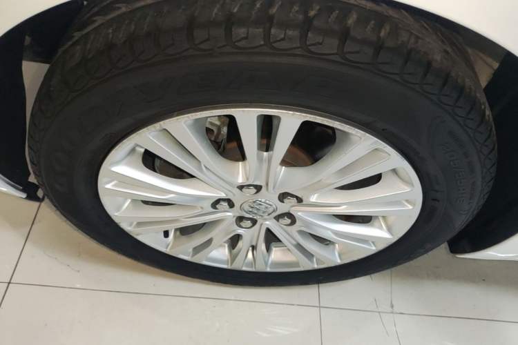 Used Buick GT 2017 15N Automatic Elite Version Left Front Wheel Hub