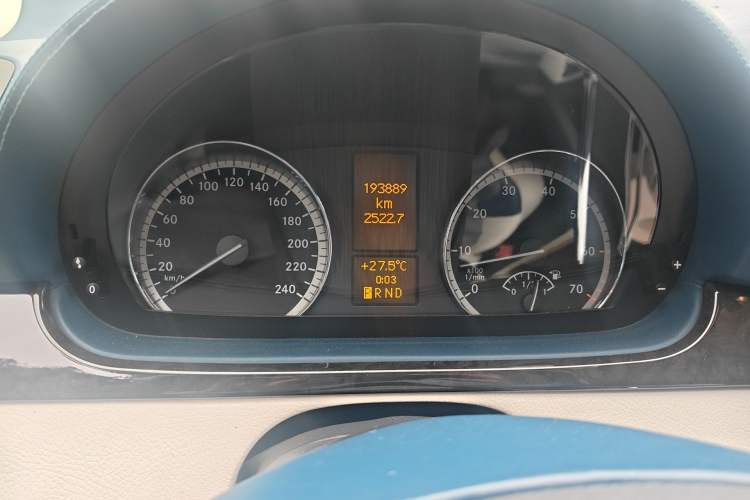 Used Mercedes-Benz Viano 2013 3.0L Comfort Edition Odometer Close Up