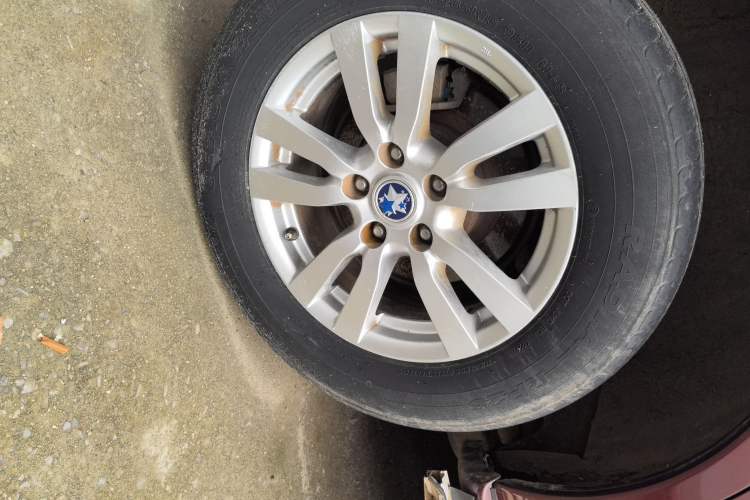 Used Venucia T70 2015 2.0L CVT Smart Choice Edition
