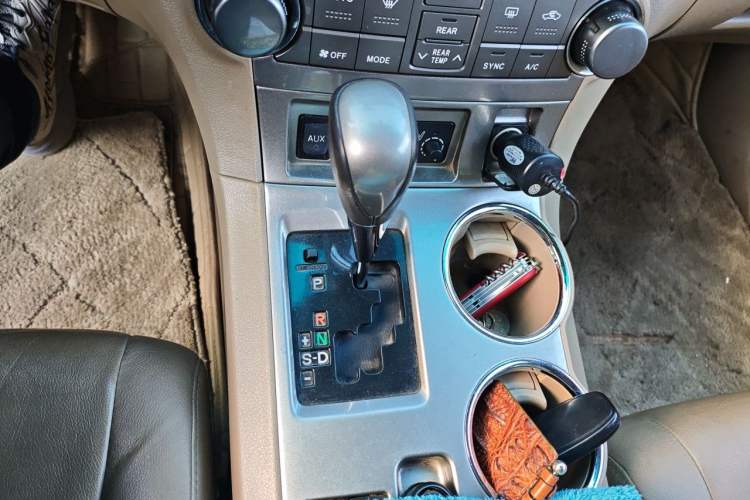 Used Toyota Highlander 2012 2.7L Two-Wheel Drive 7-Seater Luxury Edition