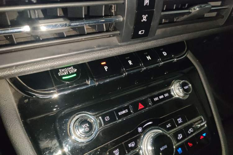 Used Lincoln Corsair 2022 2.0T Two-Wheel Drive Deluxe Edition