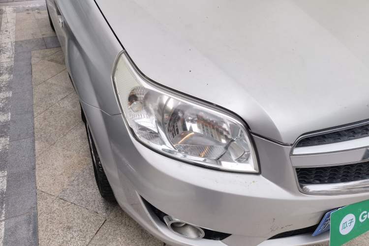 Used Chevrolet Lova 2010 1.6MT Dynamic Edition Right Front Headlight