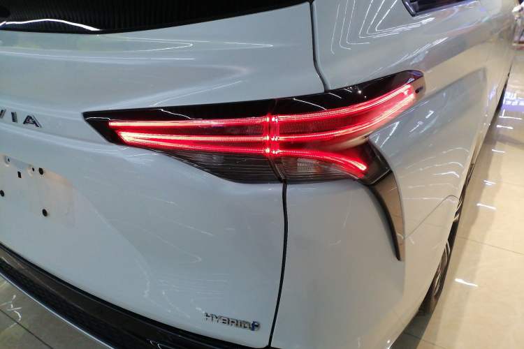 Used Toyota Granvia 2022 2.5L Hybrid Flagship Edition