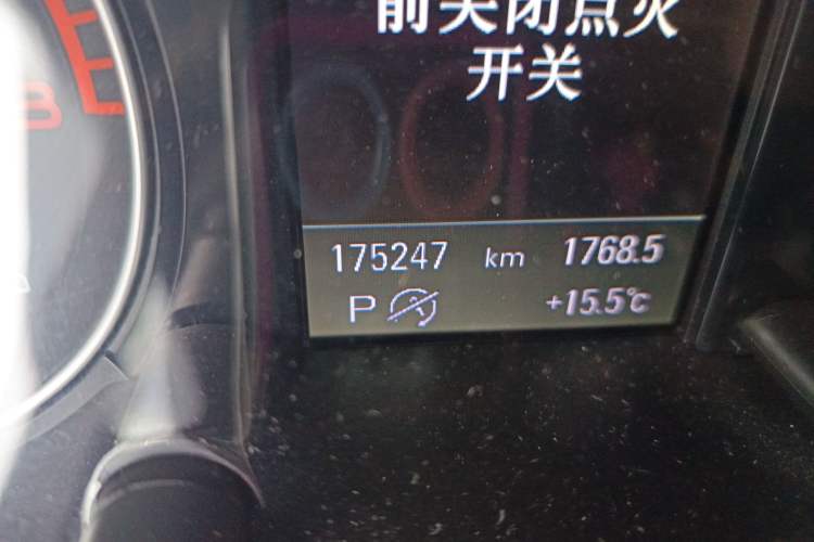 Used Audi Q5 2017 40 TFSI Comfort Model Odometer Close Up